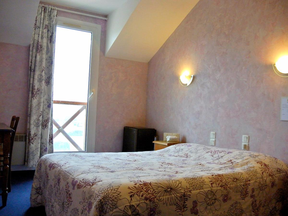 Logis Argonne Hotel Vouziers Екстер'єр фото