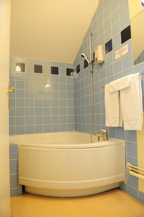 Logis Argonne Hotel Vouziers Екстер'єр фото