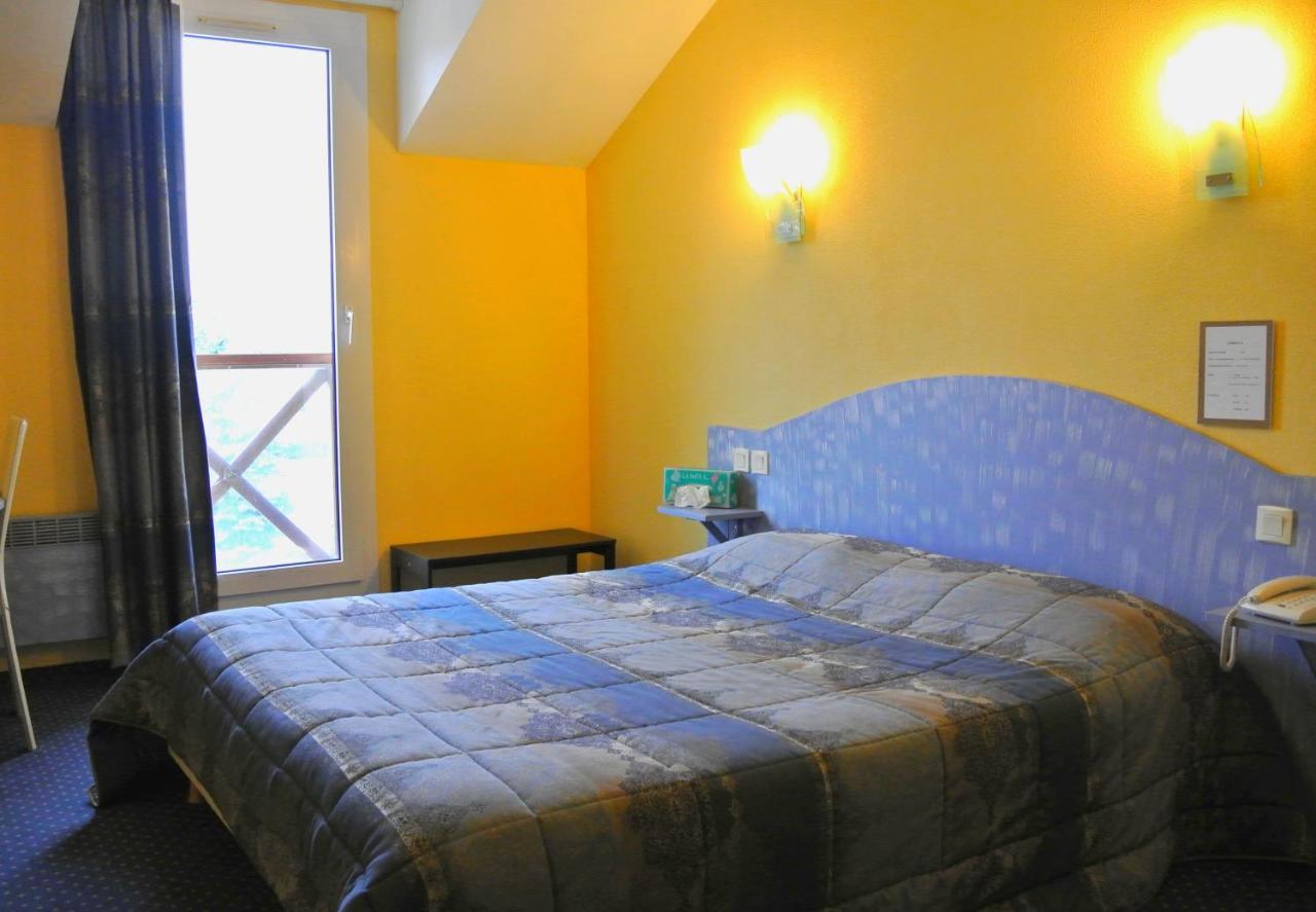 Logis Argonne Hotel Vouziers Екстер'єр фото