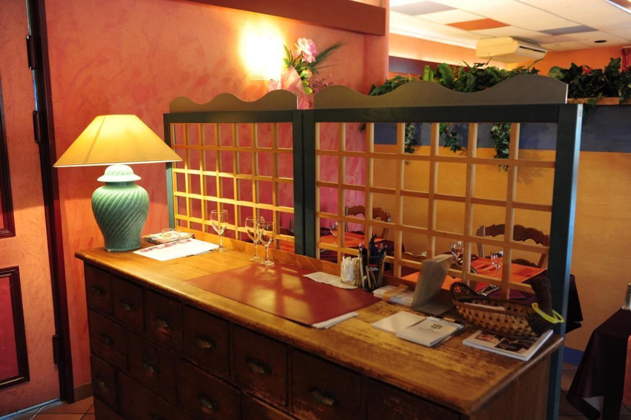 Logis Argonne Hotel Vouziers Екстер'єр фото