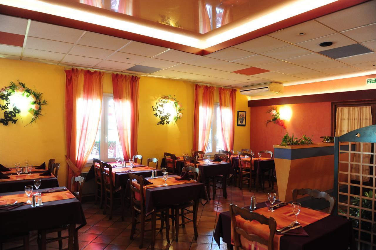 Logis Argonne Hotel Vouziers Екстер'єр фото